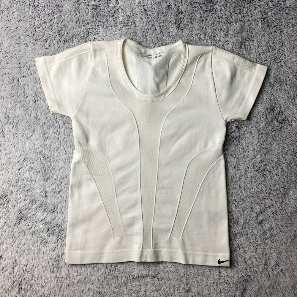 Nike White Seemless Fitted Contour Tee